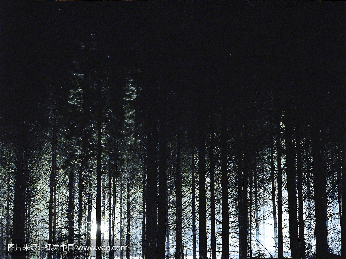 暗色,色彩晦暗,郁闷,昏暗