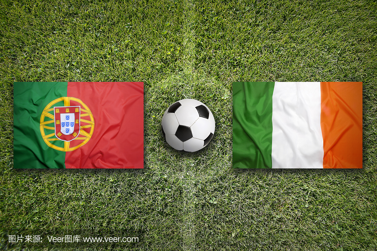 葡萄牙与爱尔兰国旗在足球场