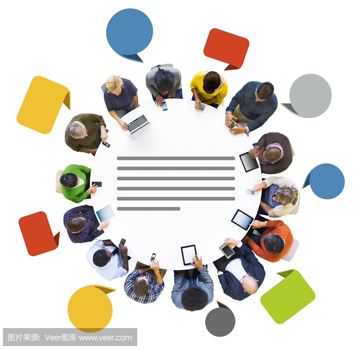 多媒体人群使用数字设备进行发短信