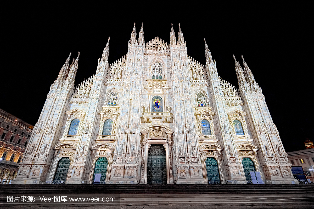 米兰广场大教堂之夜(广角)
