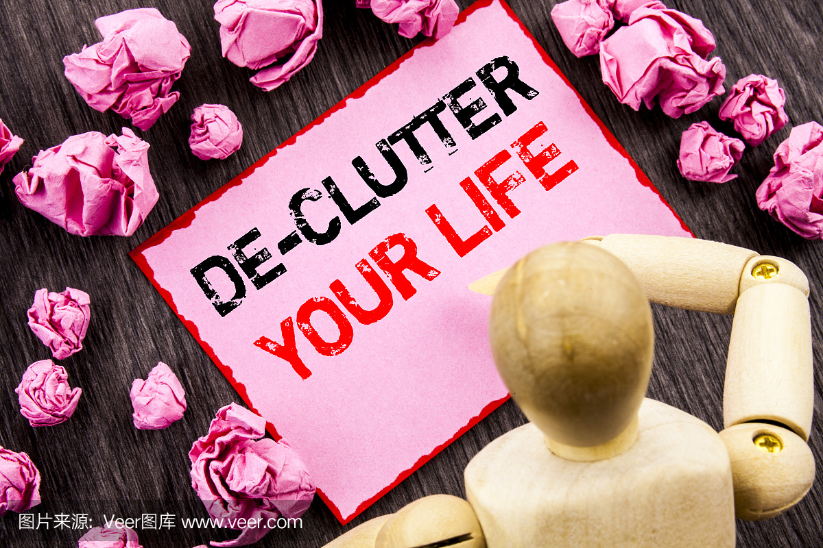 显示De-Clutter的概念手文本您的生活。概念意