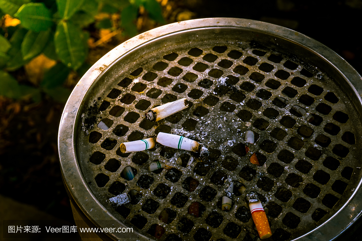 Grid ashtray bin