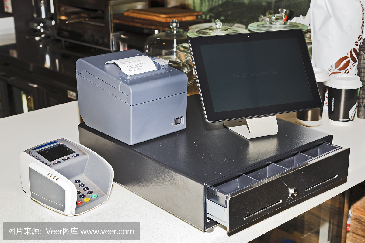 弟潜兄饭馆行窃 兄查电眼报警揭穿