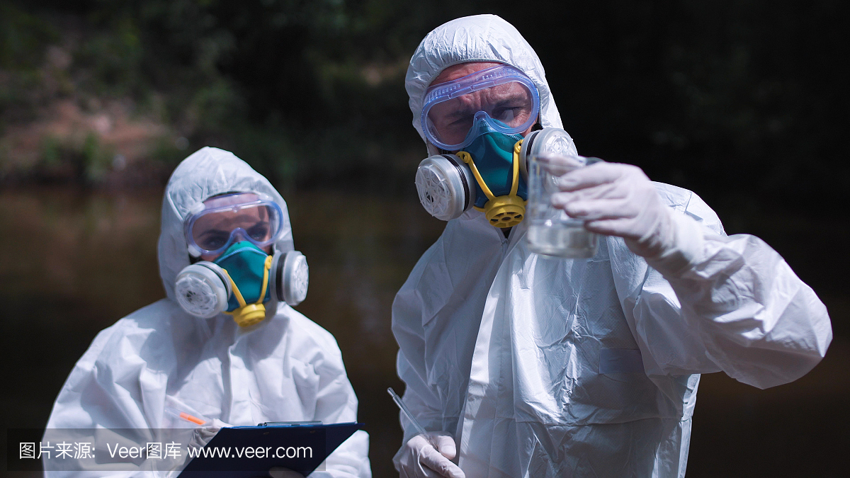防护服生态学家进行实验