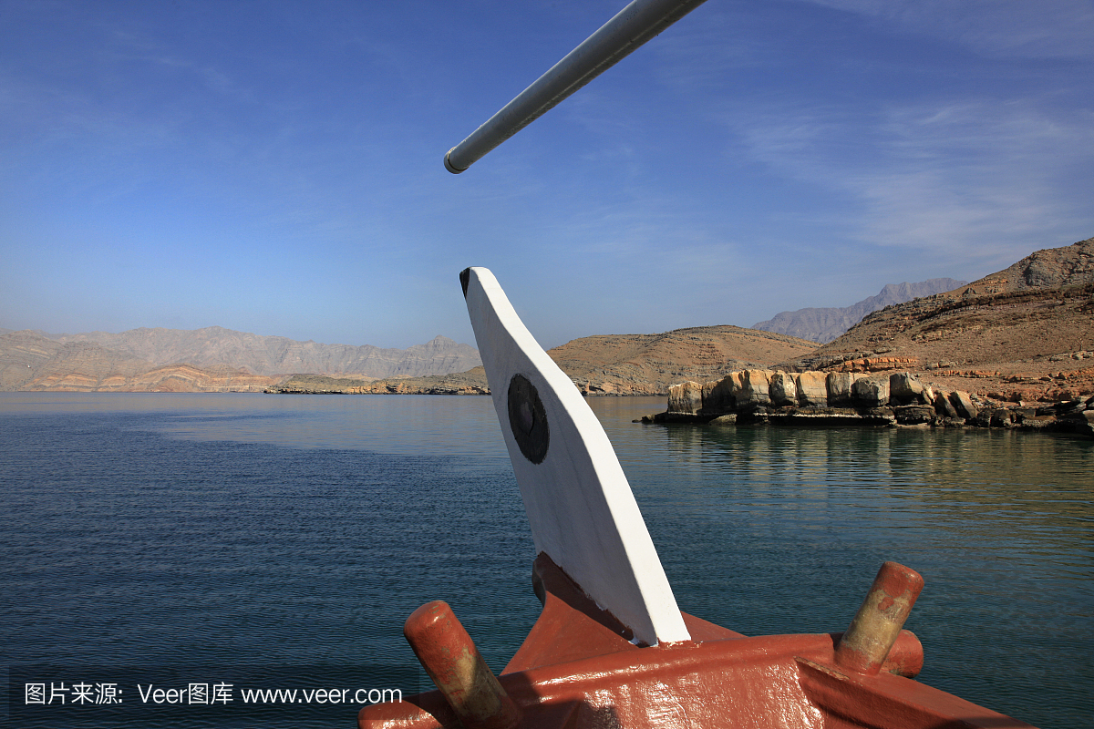 单打在阿曼穆桑达姆海岸前面