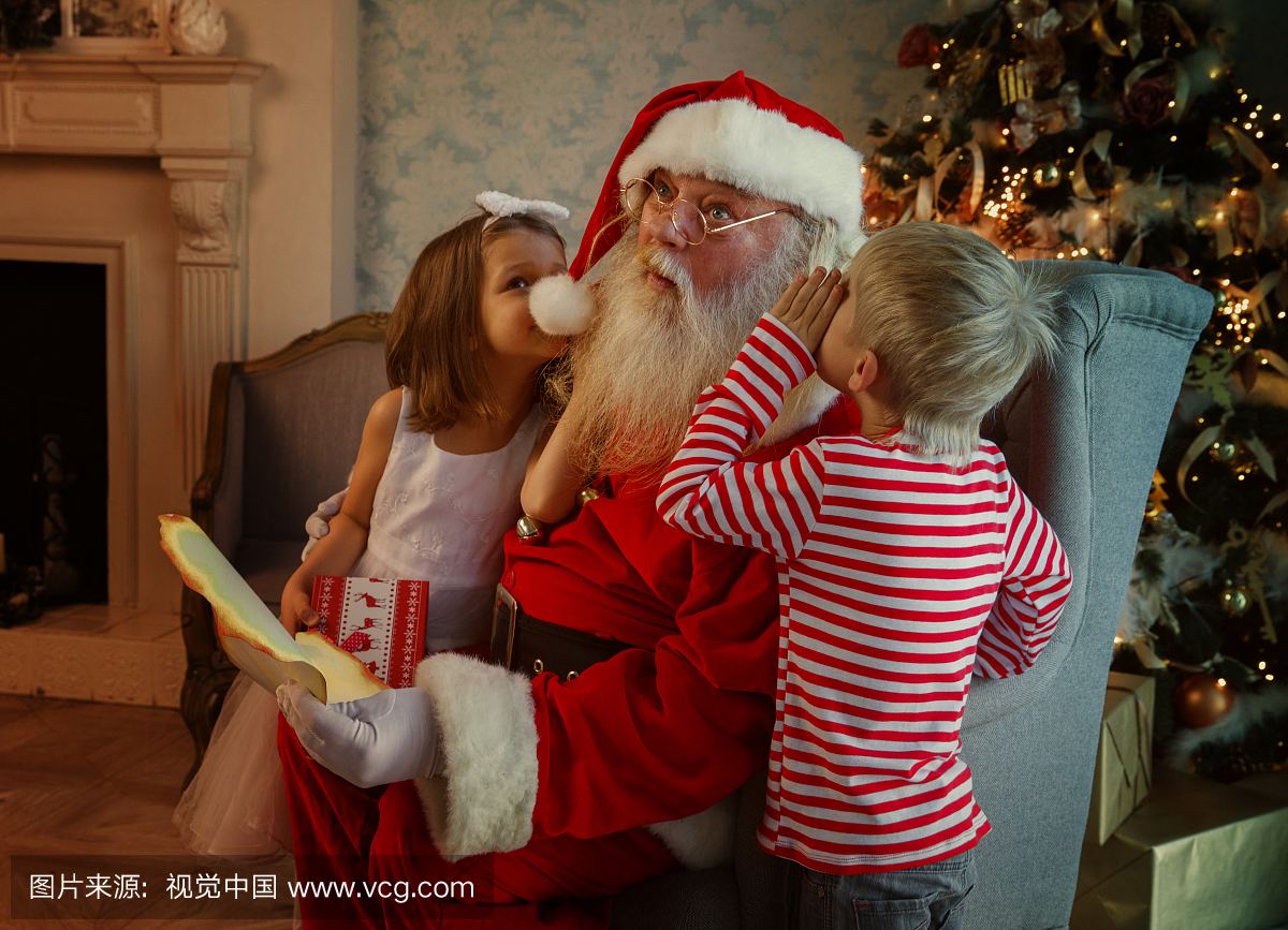 圣诞老人阅读童话故事