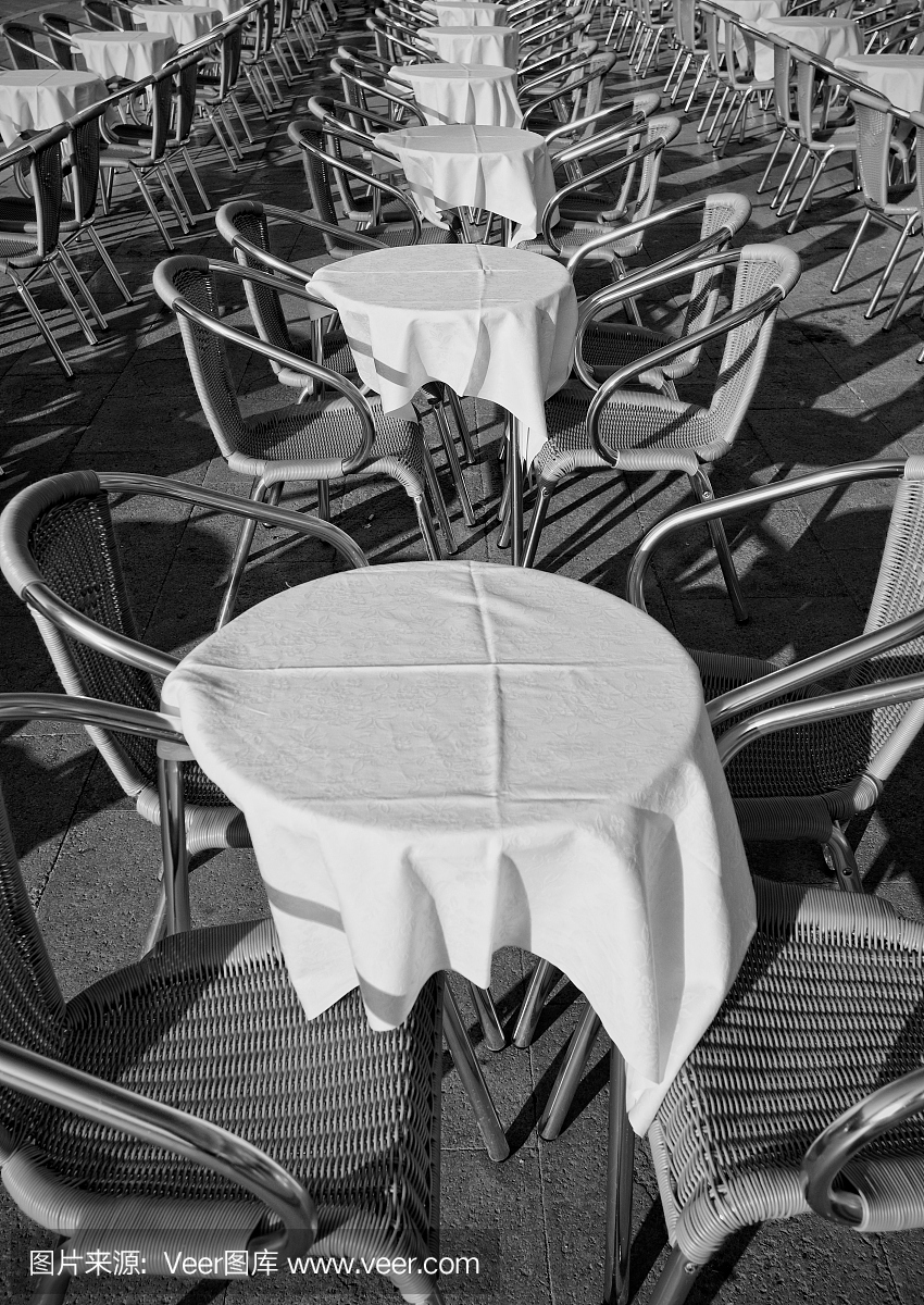 经济危机:旅游业空桌