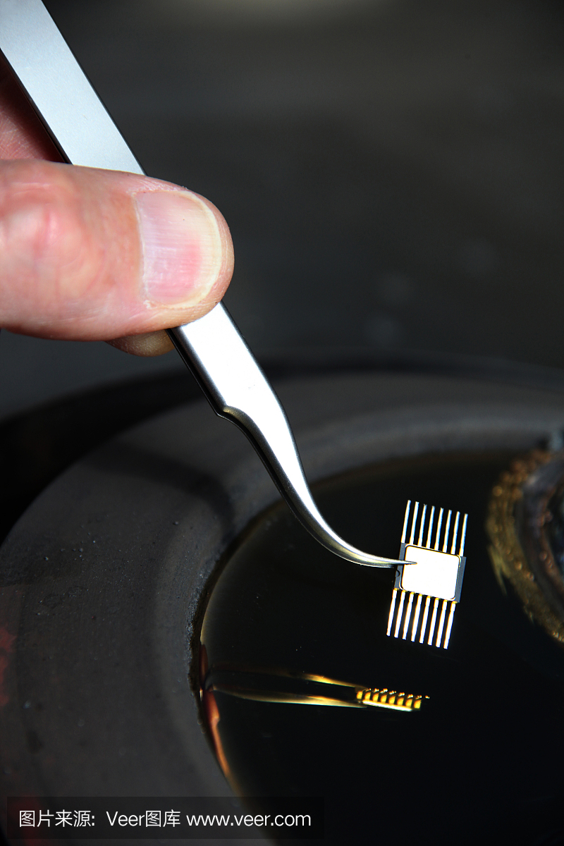 Flatpack集成电路进行预镀工艺。