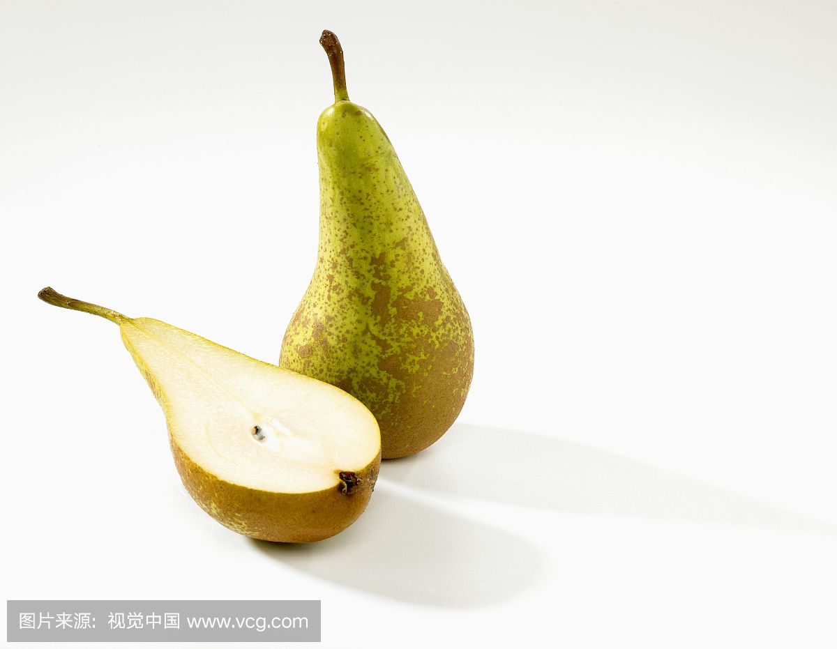 Whole pear and half pear (Conference)