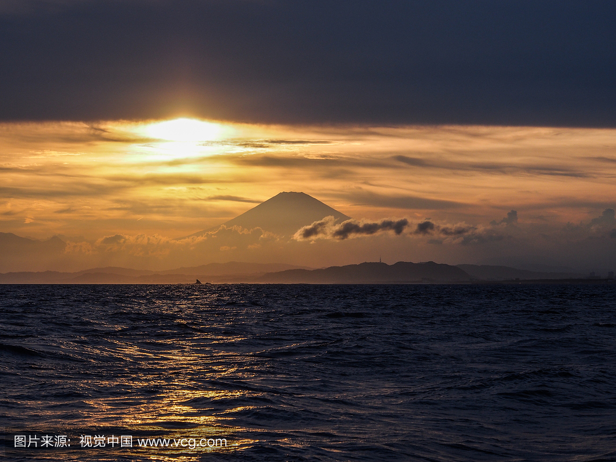 日落在日本富士山