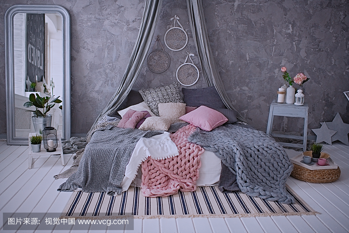 灰色和粉红色的卧室室内设计,卧室内饰,床上用