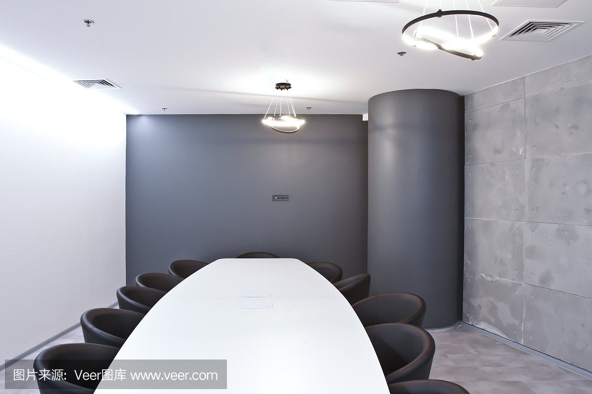 办公室会议办公室。在商务中心进行谈判的一张