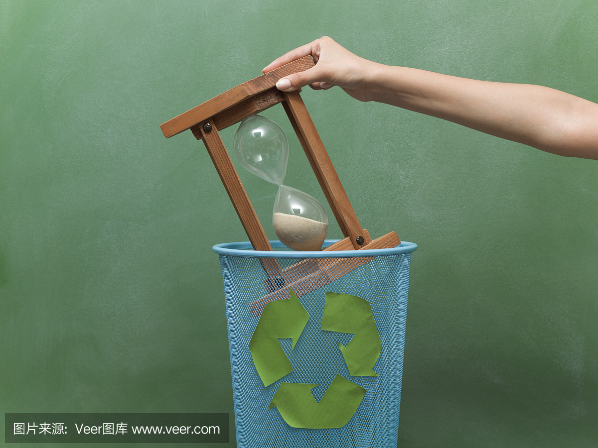 砂纸在垃圾篮子里