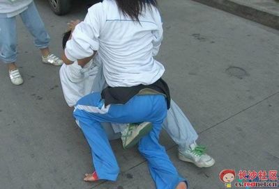 深圳初中女生打架