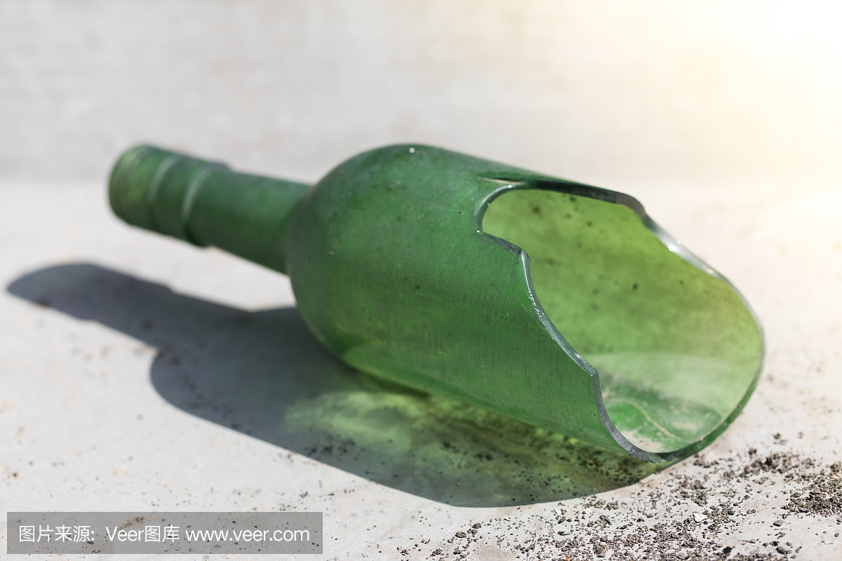 打破绿色空瓶