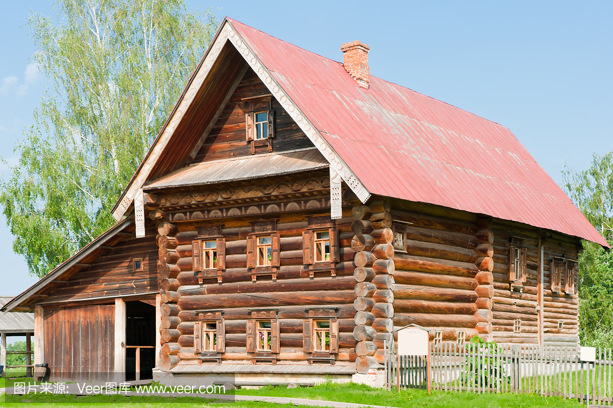 一个富裕农民的两层木房子。苏兹达尔。俄国