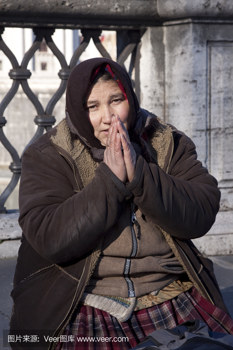 波斯尼亚难民乞求在意大利