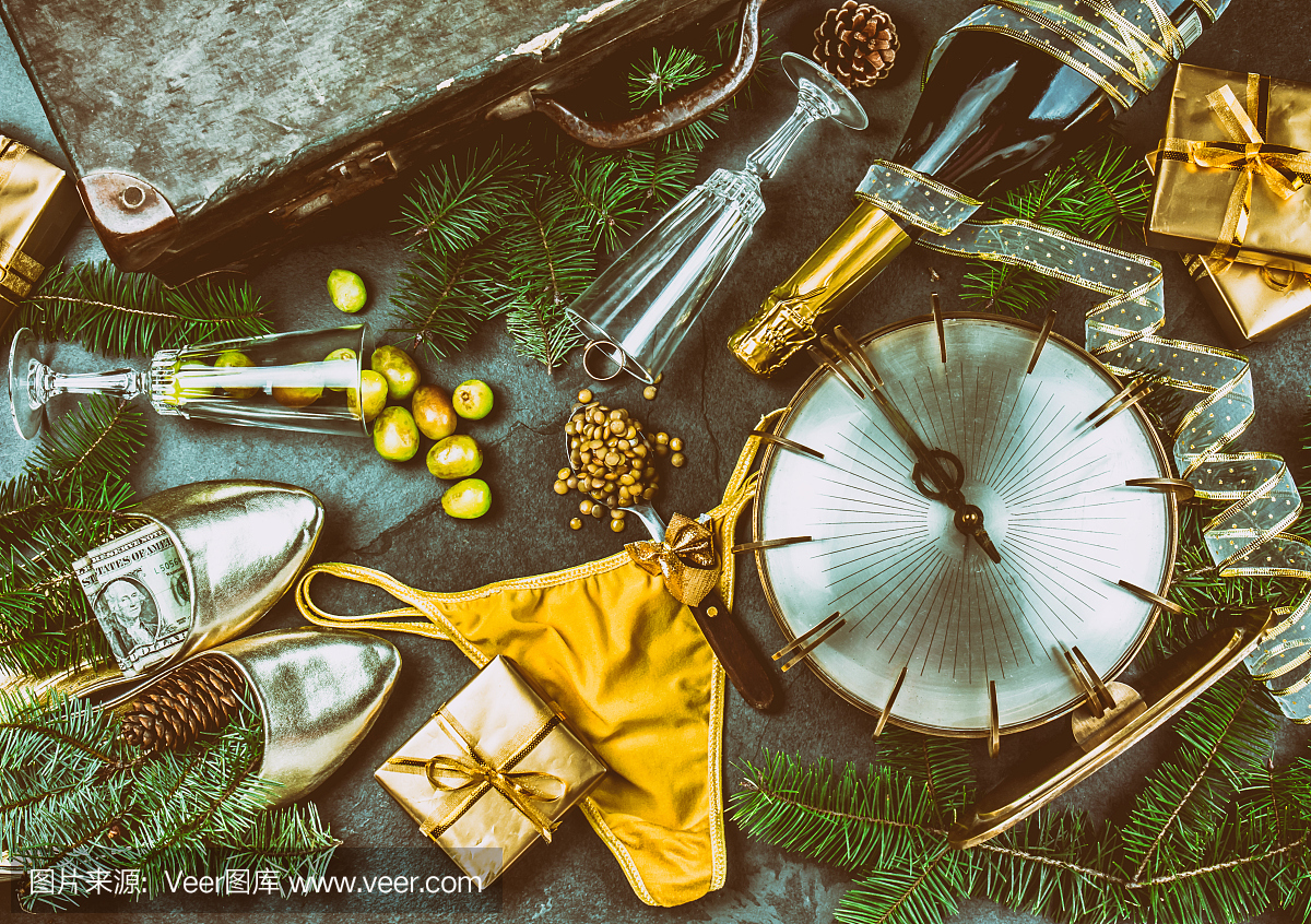 拉丁美洲和西班牙新年传统。空手提箱,扁豆勺