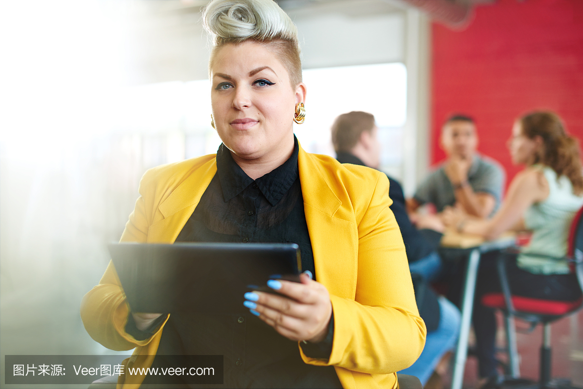 大块头,粗壮,人高马大,肥硕