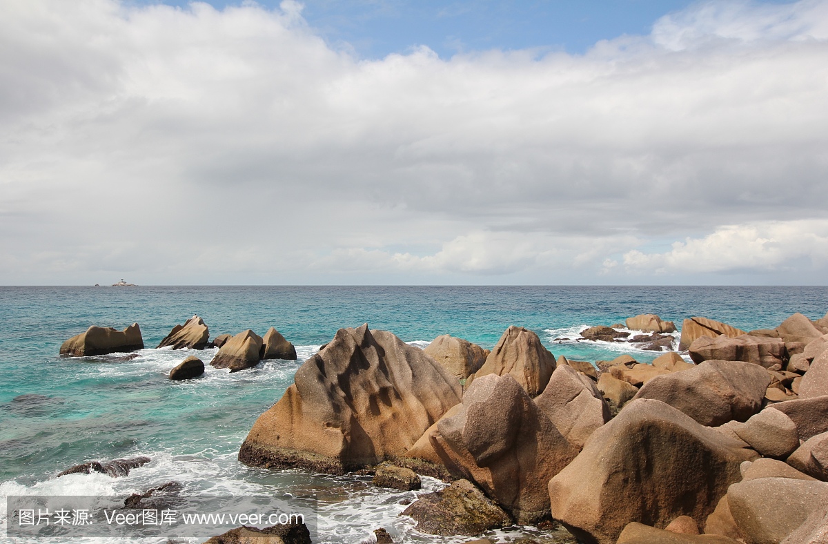 塞维利亚La Digue岛Anse Severe海滩的花岗岩