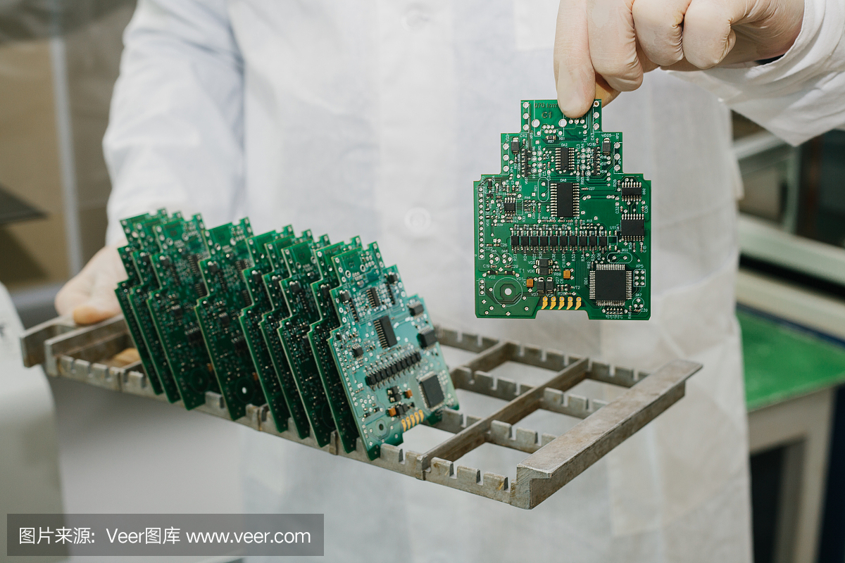 Microchip生产工厂。技术过程组装板电脑专家