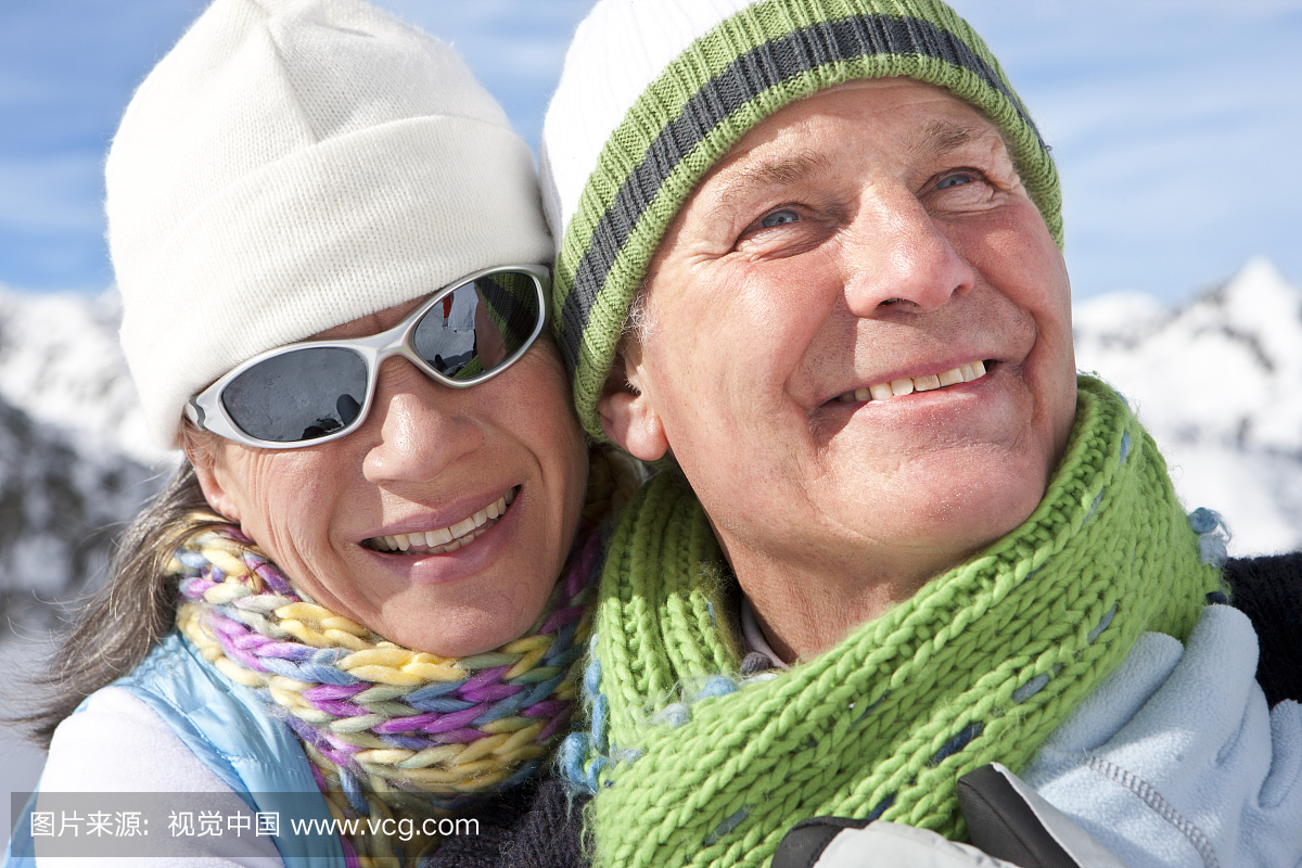 Close up of smiling couple wearing stocking-caps