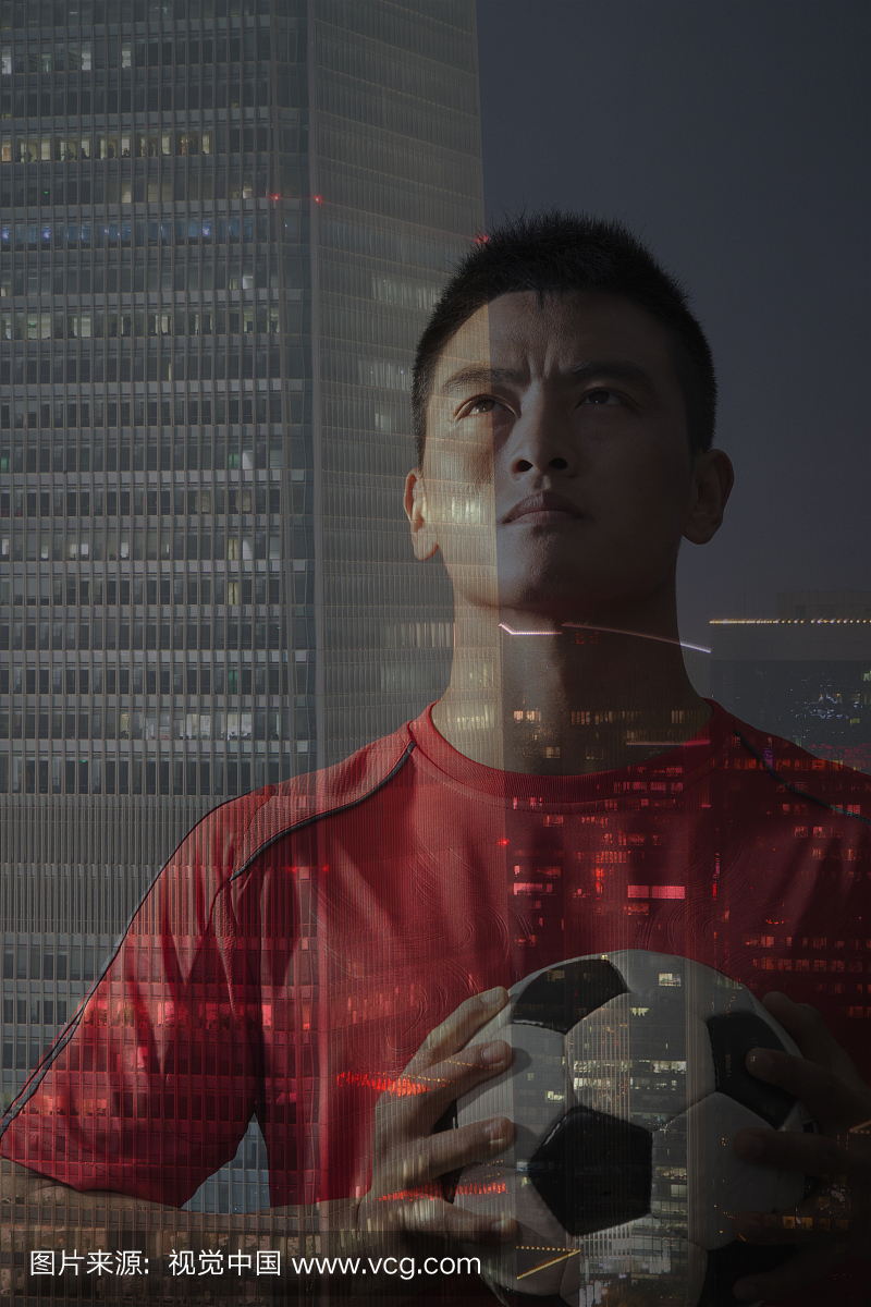 足球运动员和城市景观,双重曝光