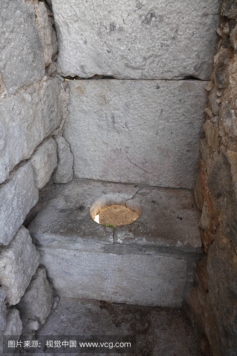 厕所,历史悠久的赫罗纳城墙