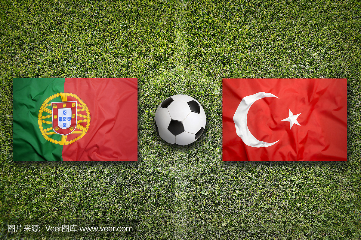 葡萄牙与土耳其国脚在足球场上