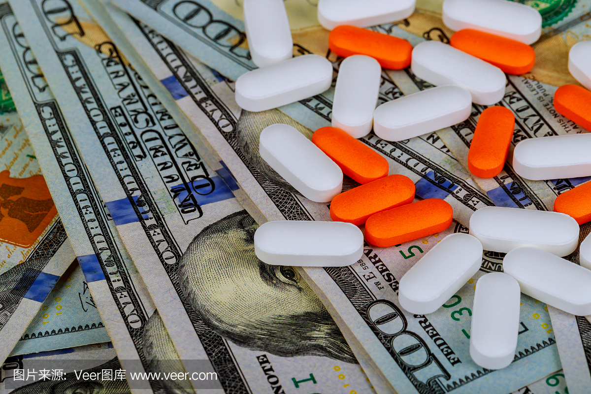 束在美国美元的医疗产业赢利概念的溢出的药片