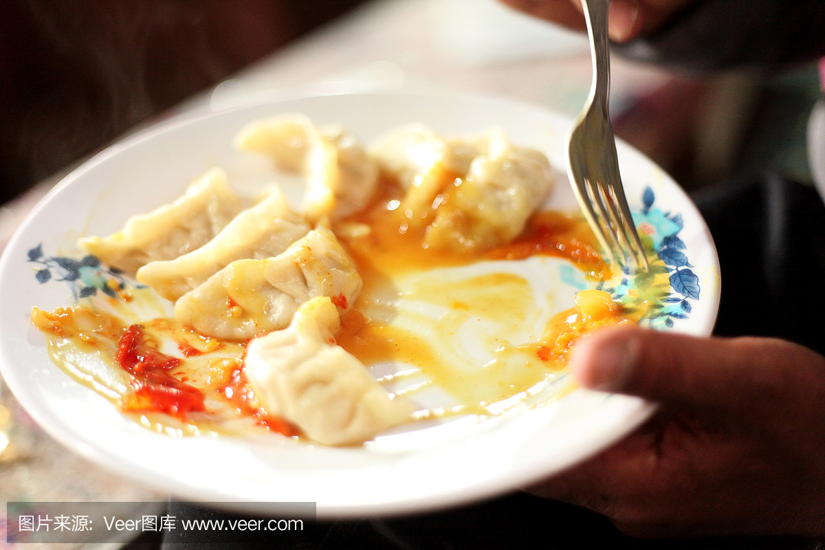 尼泊尔美食,蒸气莫或饺子