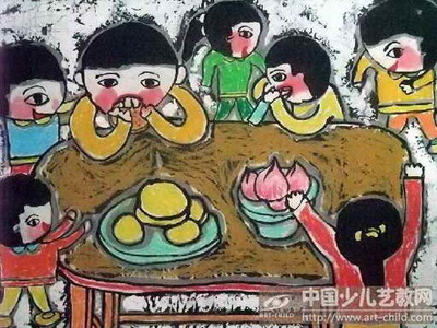 小孩子吃月饼的图片_小孩子吃月饼的图片图片大全