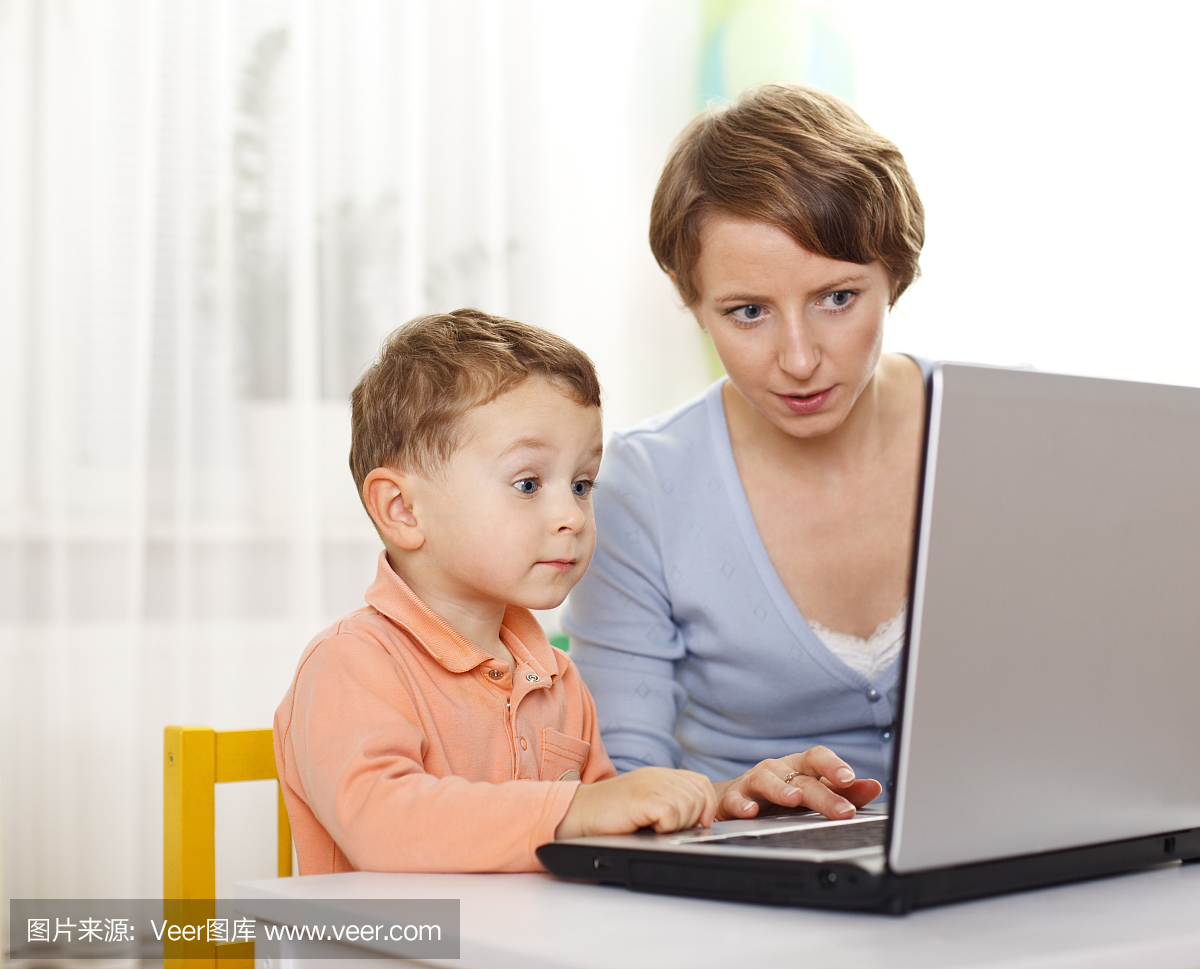 笔记本电脑,水平画幅,单身母亲,30岁到34岁