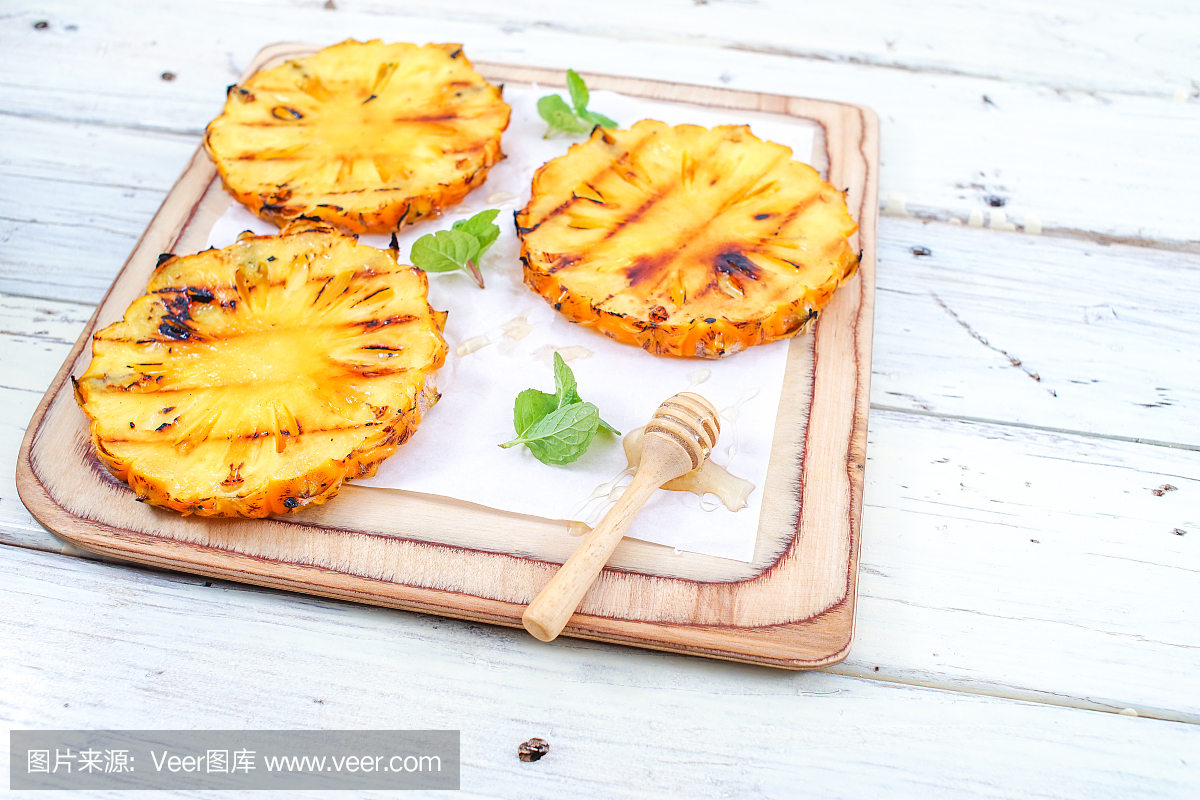 烤菠萝蜂蜜,简单的菜单想法为小吃,饮食餐的夏