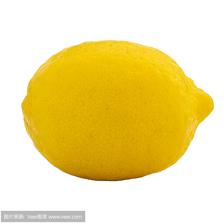 关闭在白色背景隔绝的一个柠檬的图片