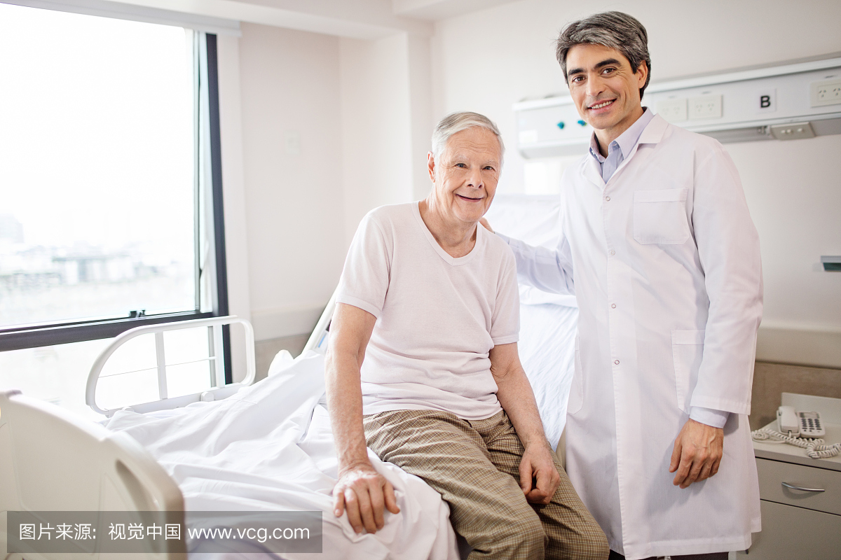 老年男人,健康保健工作人员,专业人员,坐