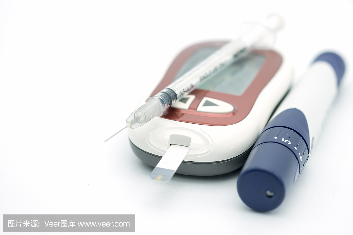 关闭注射器胰岛素和血糖仪用柳叶刀检查血糖水