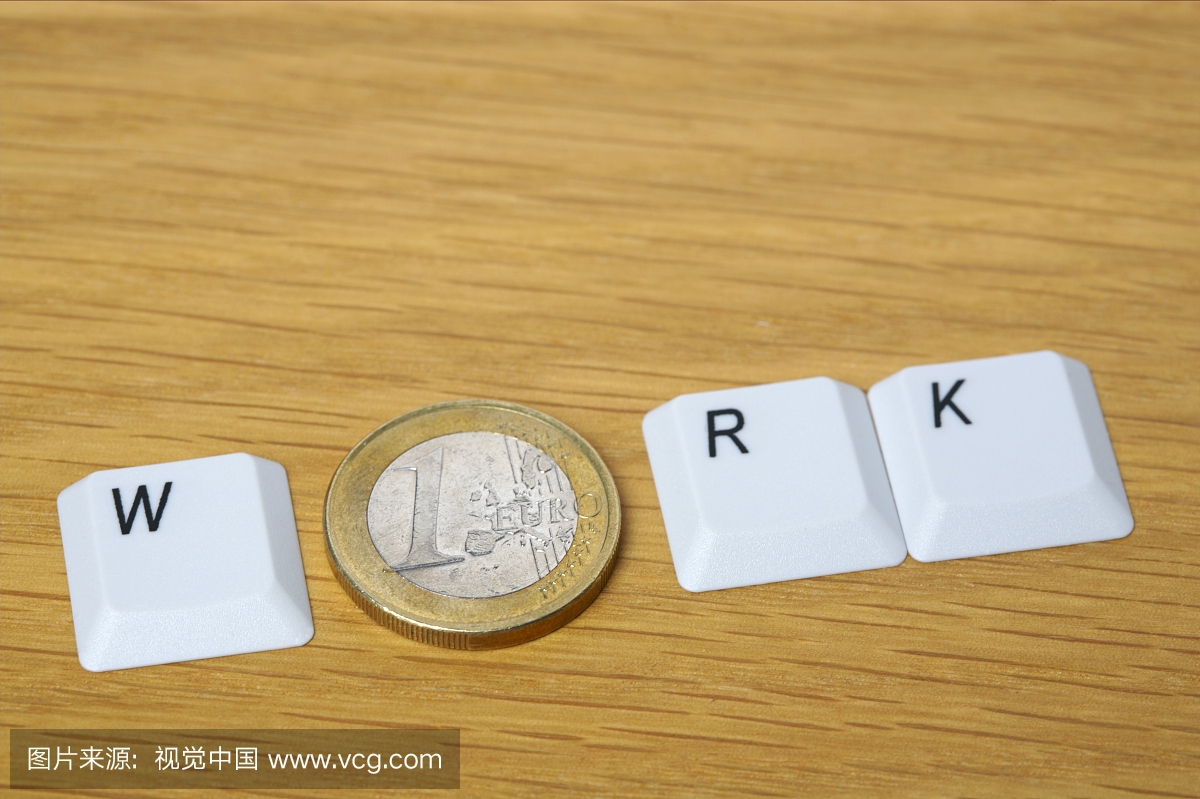 一个欧元硬币和一个电脑键盘的键字写单词工作