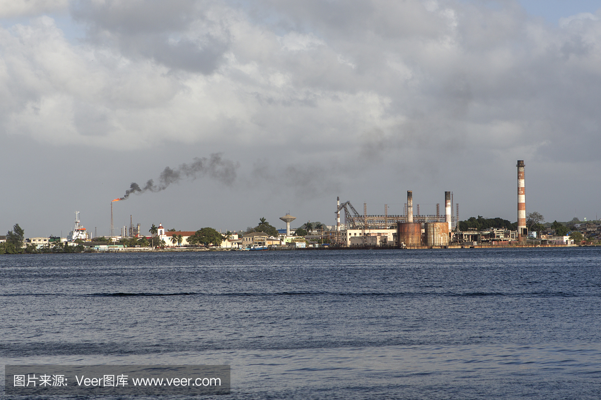 哈瓦那湾古巴的炼油厂