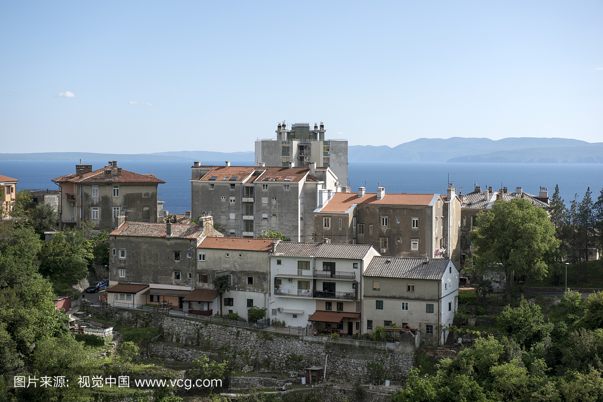 在克罗地亚里耶卡的拥挤的房子