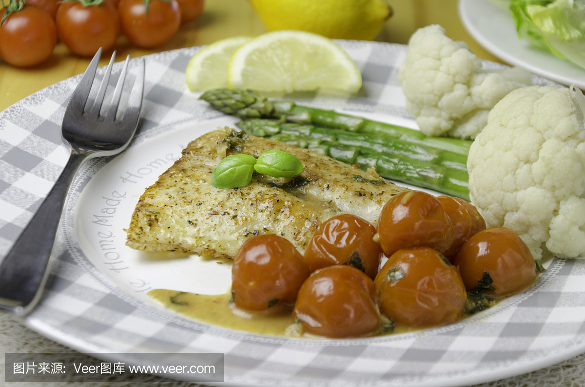 健康鱼菜:用樱桃番茄酱炒焗