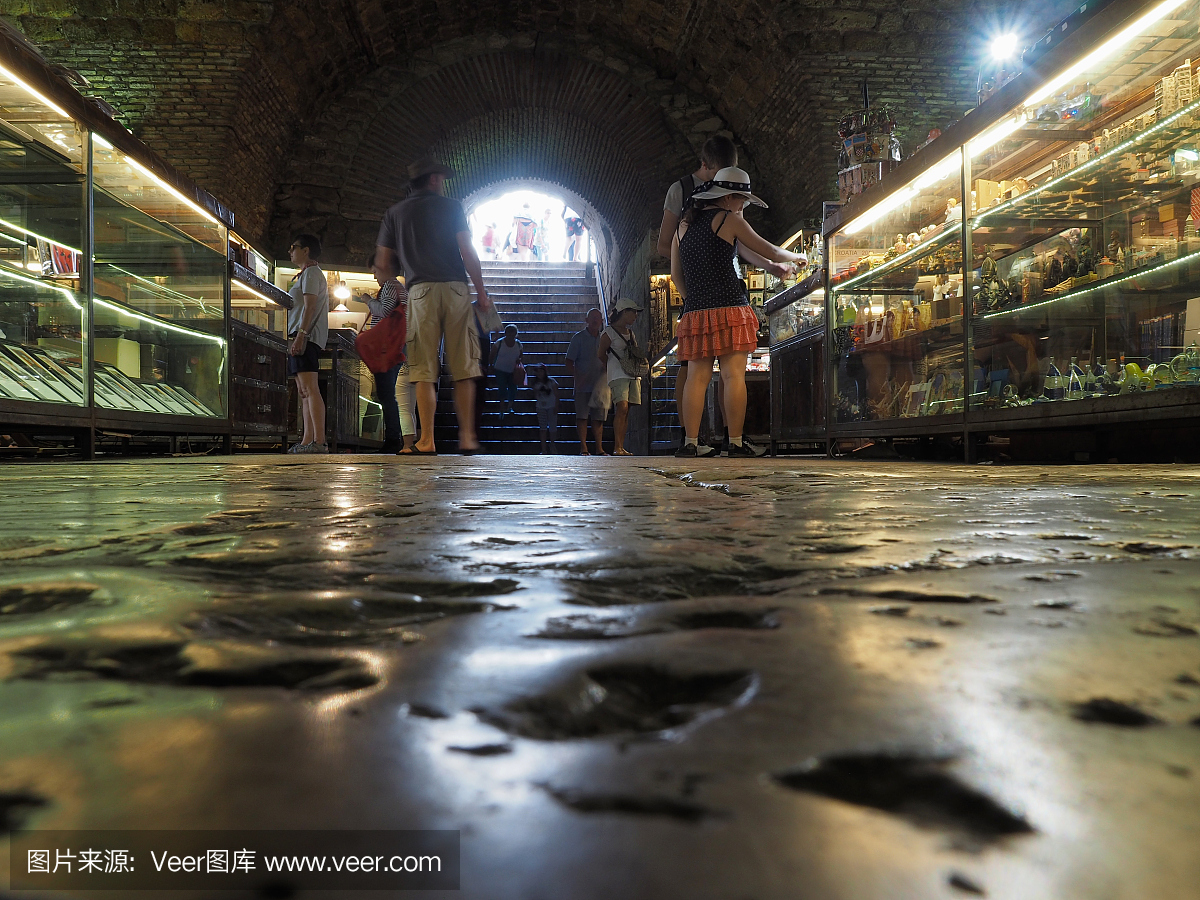 纪念品市场摊位在斯普利特,克罗地亚