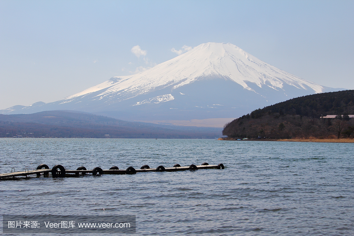 公吨。富士在日本山梨县。富士山是摄影师和游