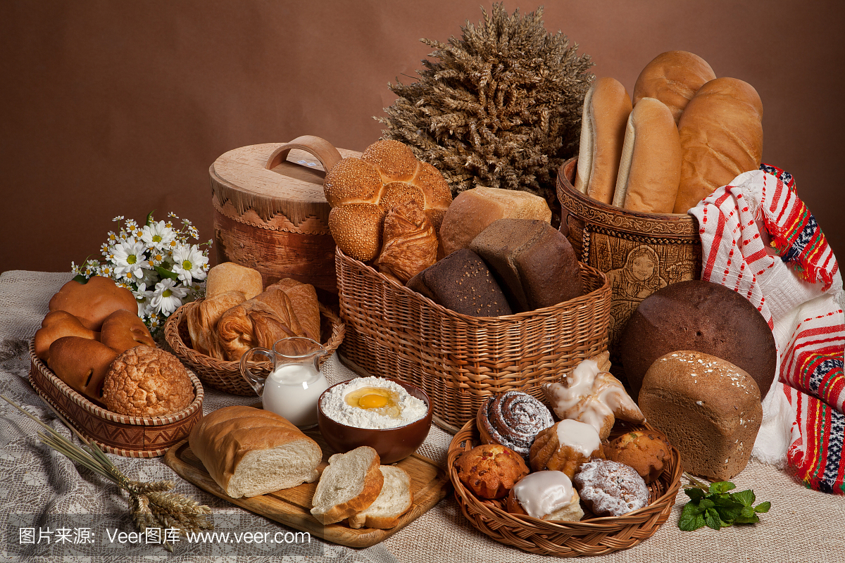 静物与俄罗斯民族风格的面包