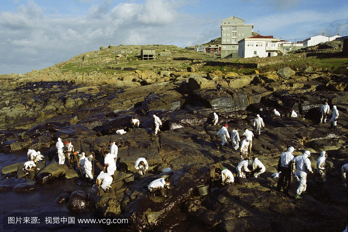 利西亚海岸的威望船的燃料污染。 2004年12