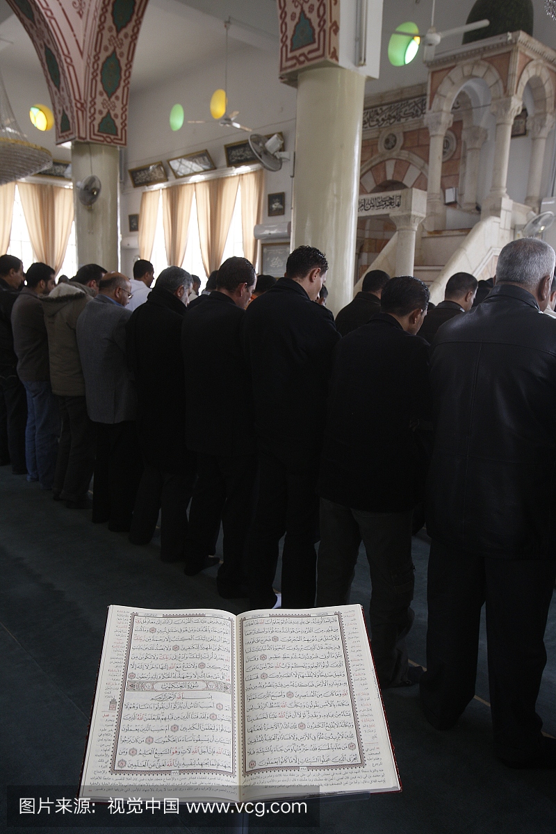 约旦,安曼,在伊斯兰教堂的祷告清真寺,安巴拉·