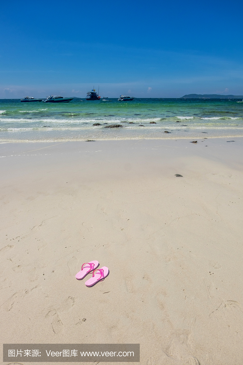 Pink sandal on Tien Beach at Koh Larn Island i