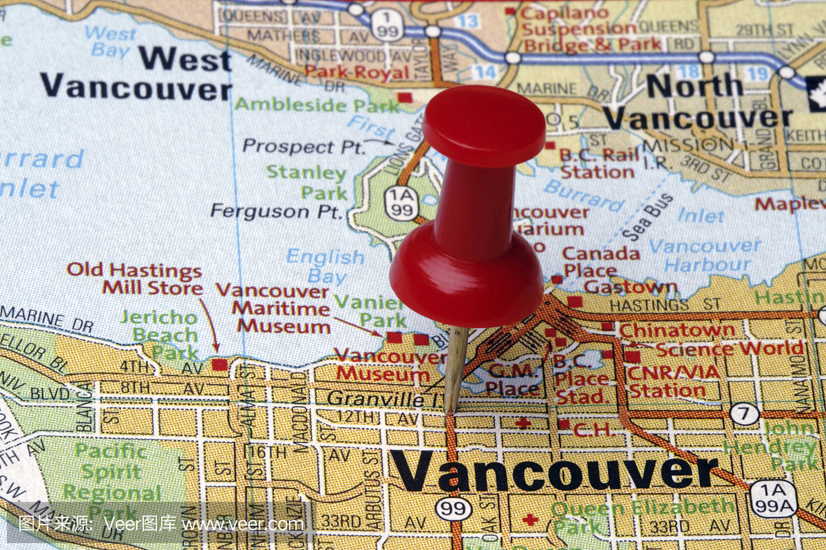 红色图钉在温哥华地图上