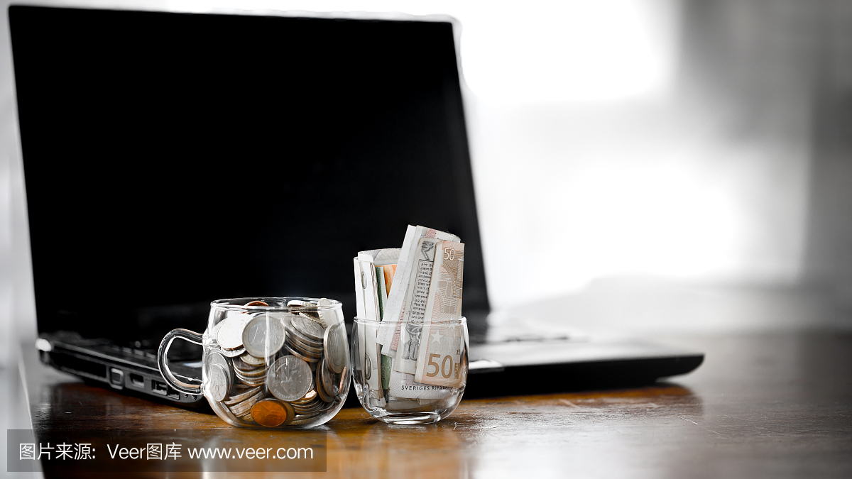 商业和金融的概念,各种货币硬币和选择性上五