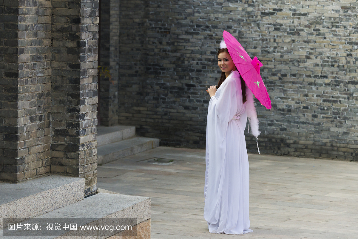 中国江苏省淮安市六里古镇的汉族风格连衣裙的